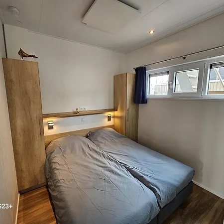 Houseboat Tjonger Ns003 船上ホテル *