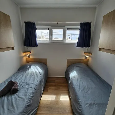 Houseboat Tjonger Ns003 * Monnickendam