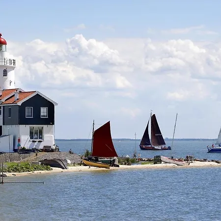 Botel Houseboat Tjonger Ns003 *